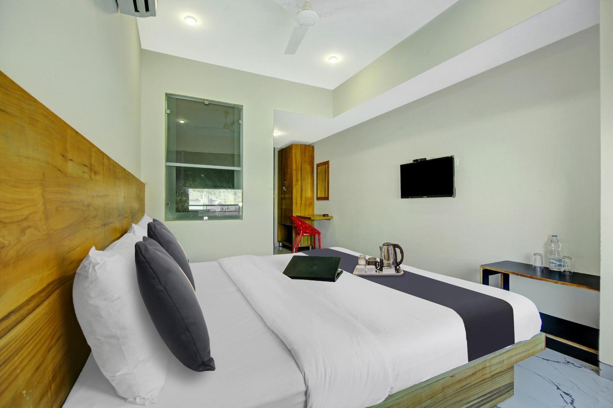 Super Townhouse Geetanjali Inn Гургаон Экстерьер фото