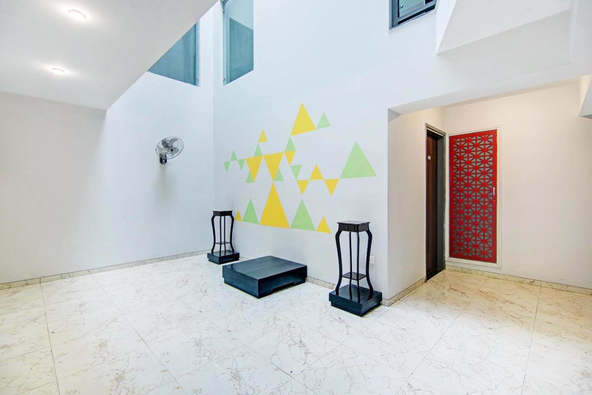 Super Townhouse Geetanjali Inn Гургаон Экстерьер фото