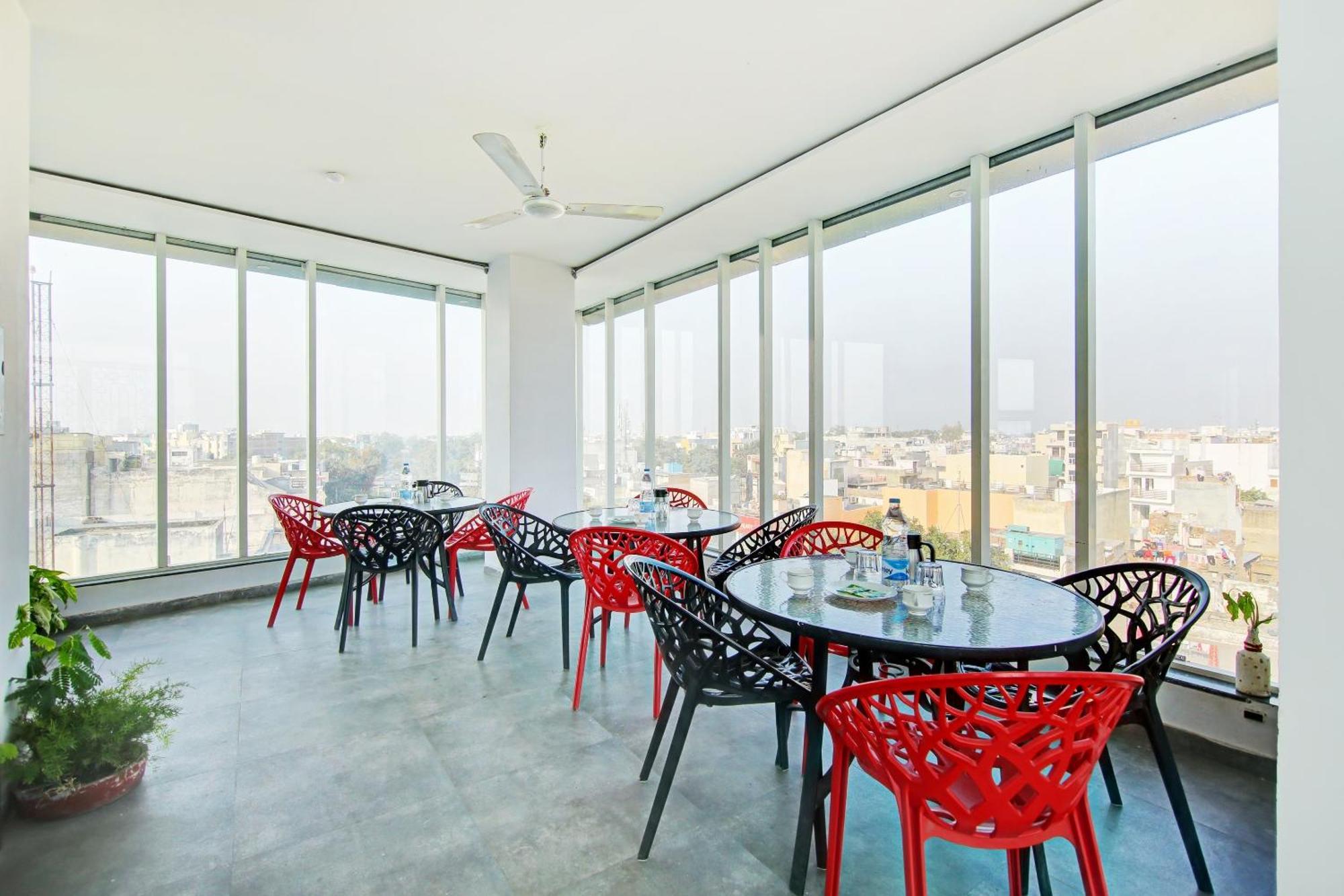 Super Townhouse Geetanjali Inn Гургаон Экстерьер фото