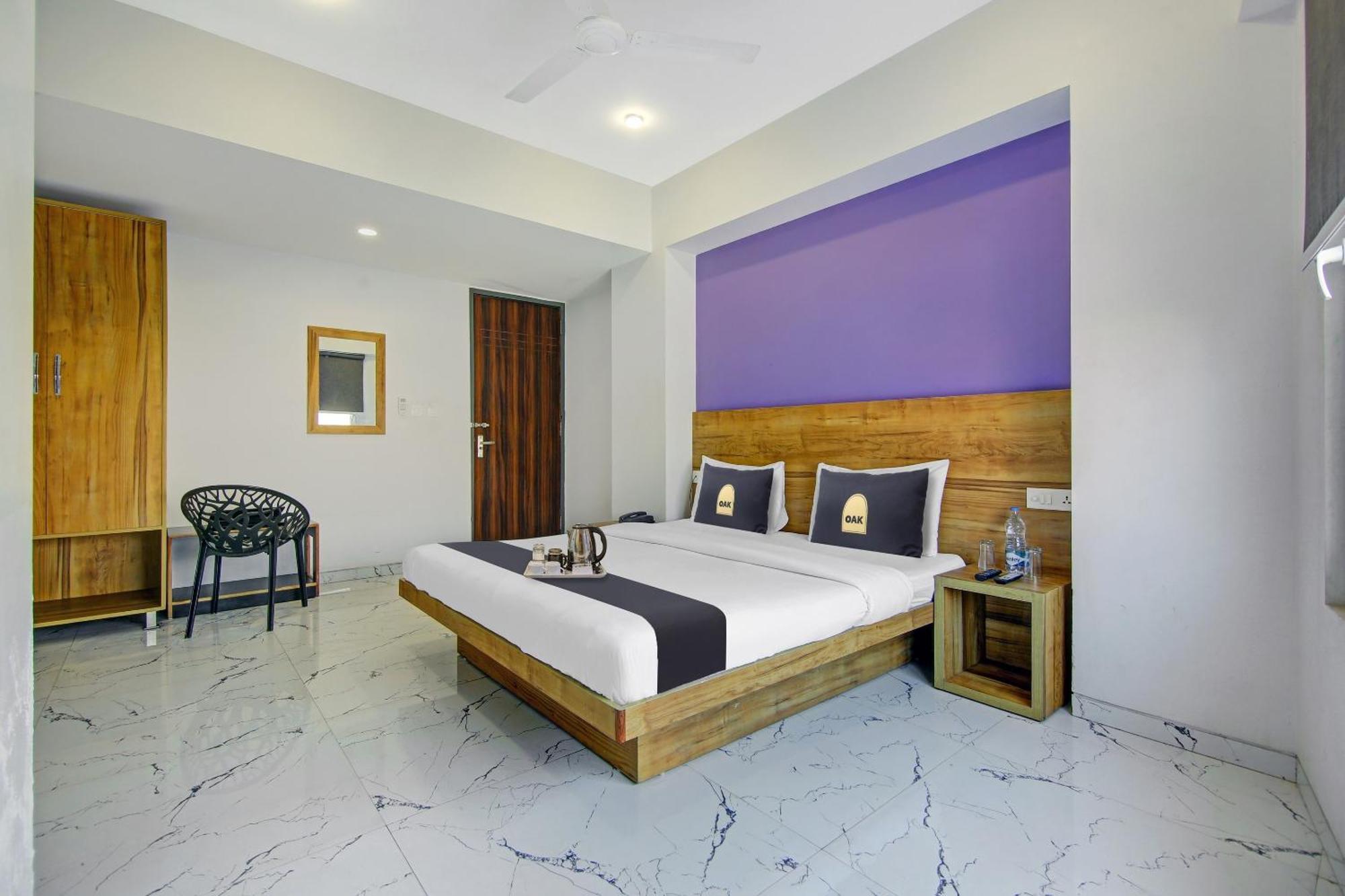 Super Townhouse Geetanjali Inn Гургаон Экстерьер фото