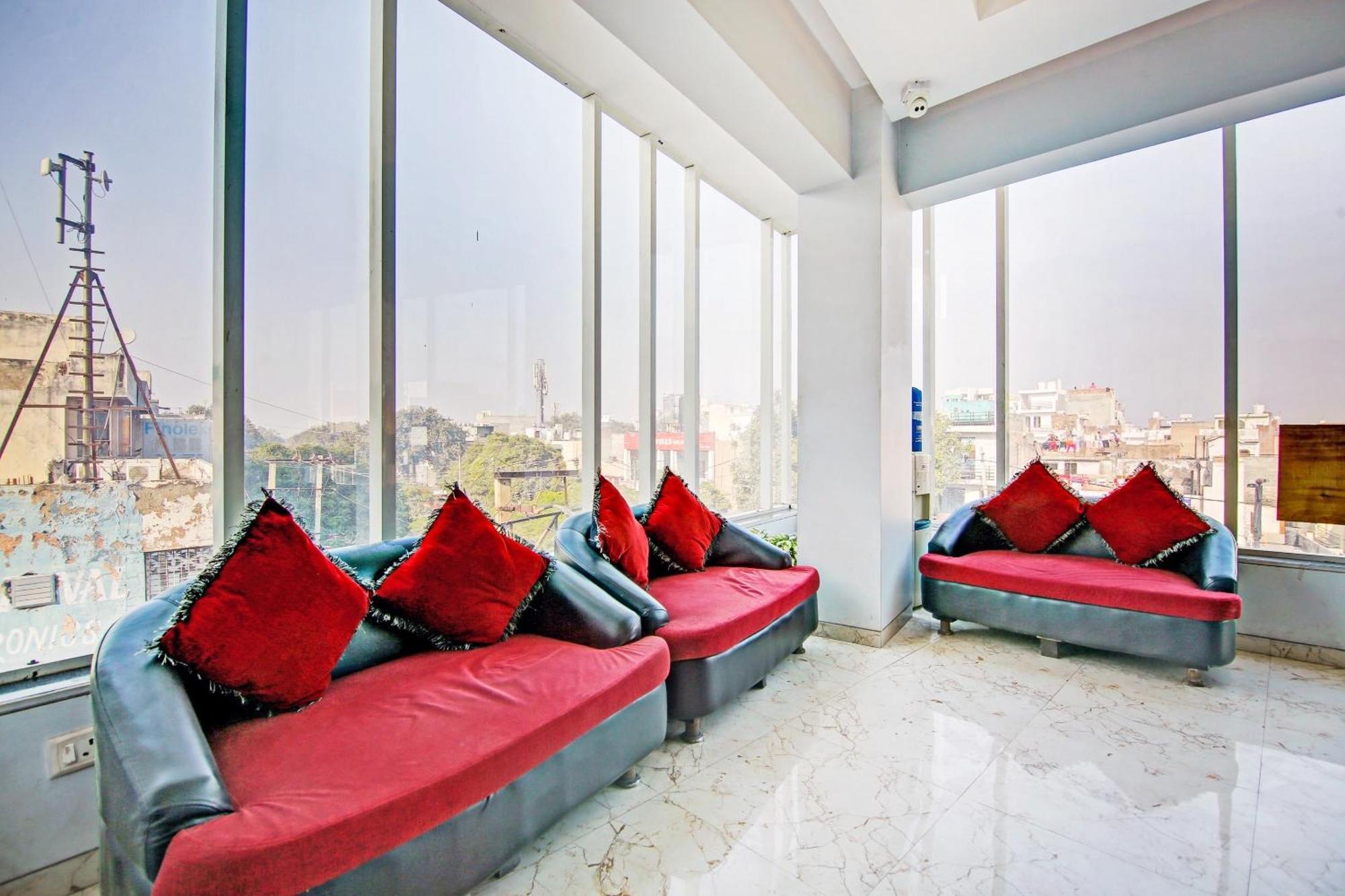Super Townhouse Geetanjali Inn Гургаон Экстерьер фото