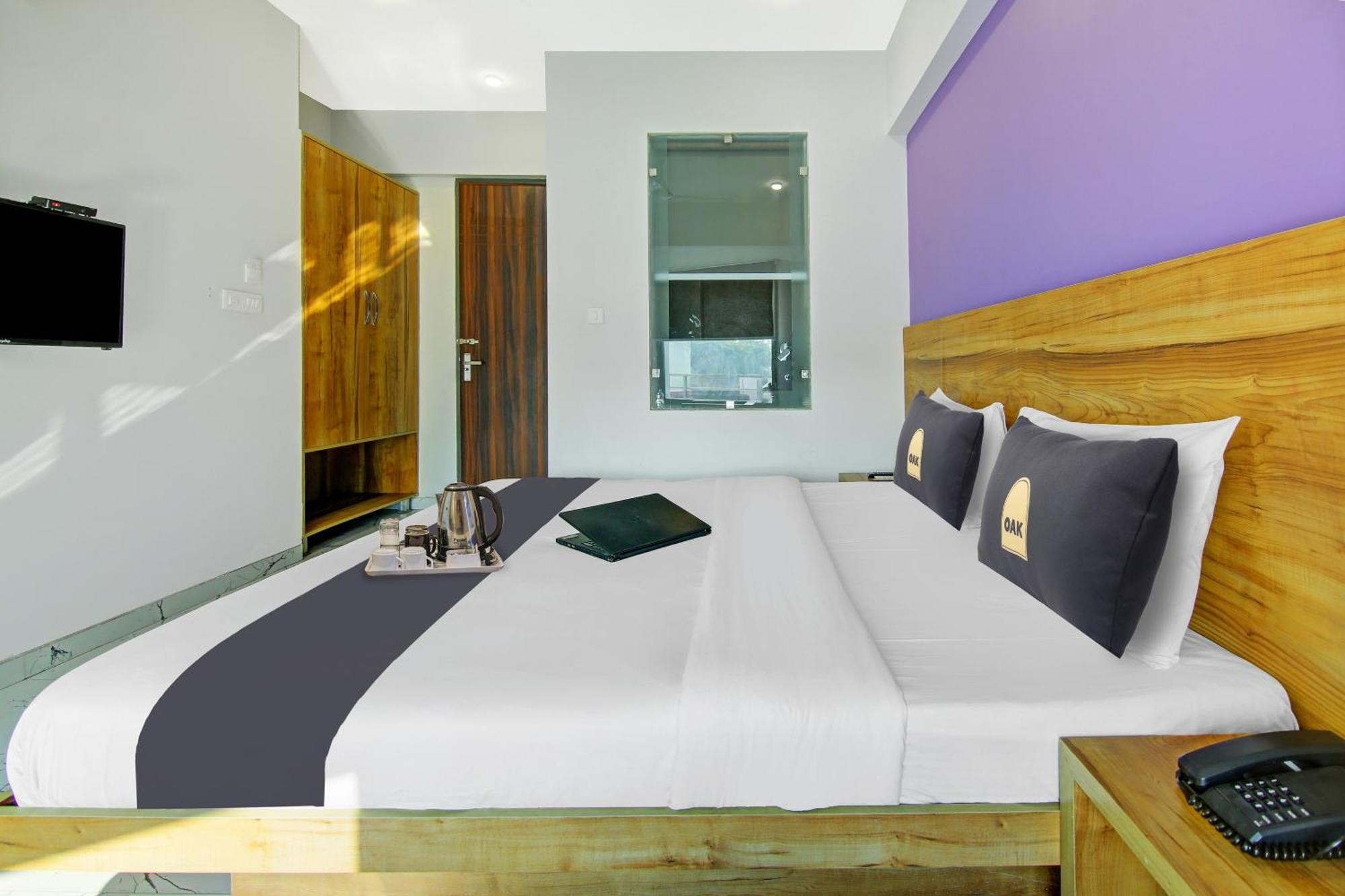Super Townhouse Geetanjali Inn Гургаон Экстерьер фото
