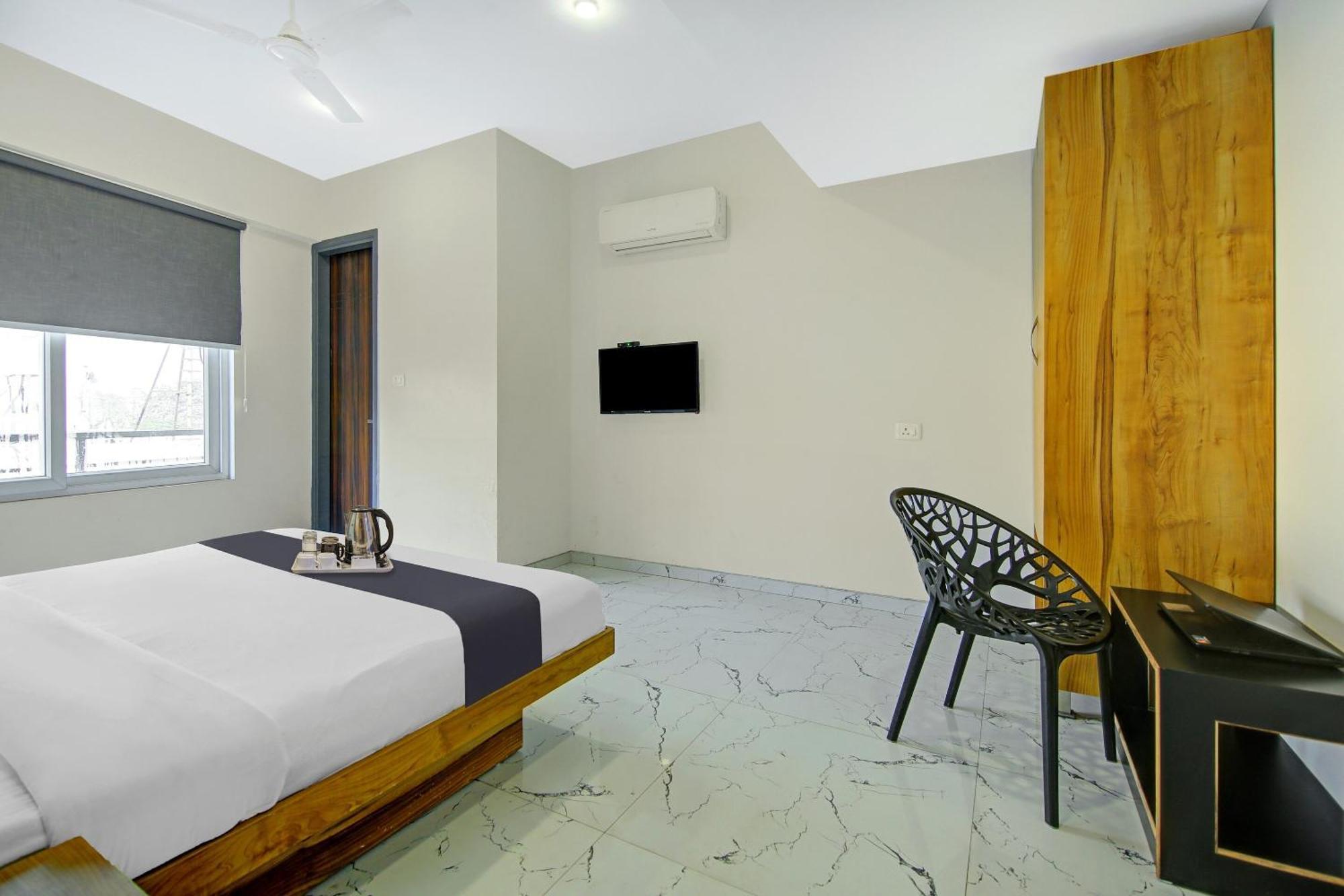 Super Townhouse Geetanjali Inn Гургаон Экстерьер фото