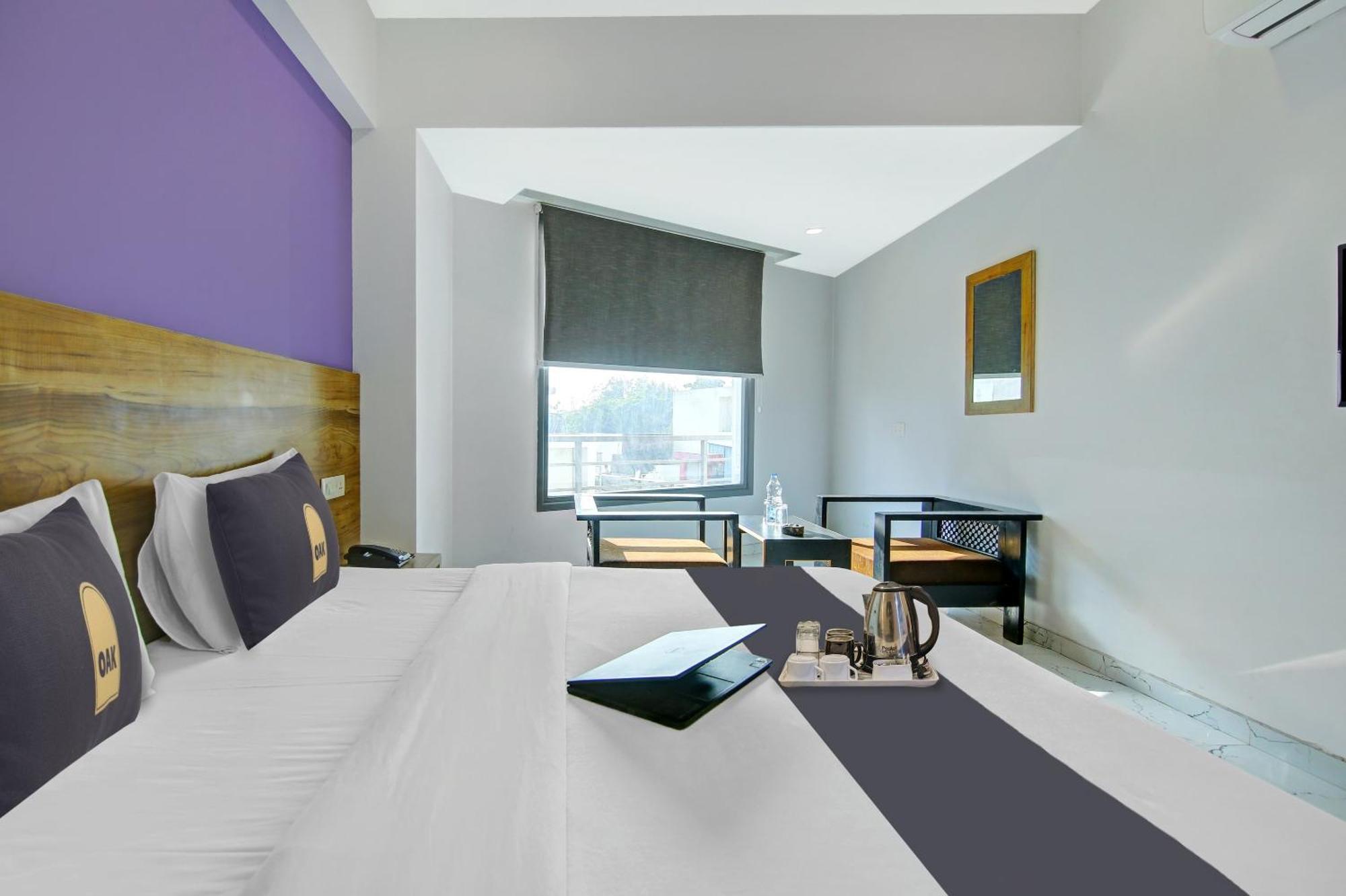 Super Townhouse Geetanjali Inn Гургаон Экстерьер фото